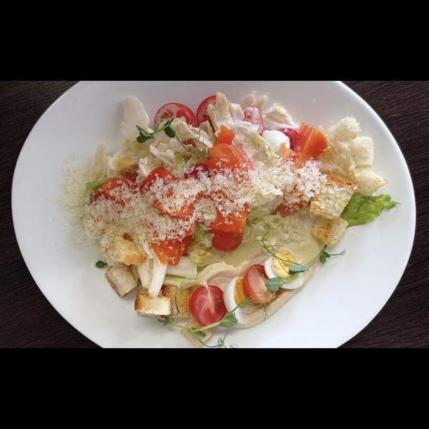 "Цезарь" с лососем "Цезарь" с лососем