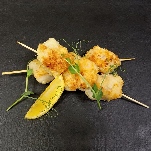 Шашлычки из белой рыбы в хрустящей панировке (2 шт.) Шашлычки из белой рыбы в хрустящей панировке (2 шт.)