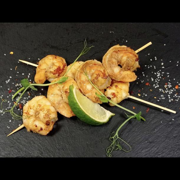 Шашлычки из тигровых креветок в пряном маринаде (2 шт.) Шашлычки из тигровых креветок в пряном маринаде (2 шт.)