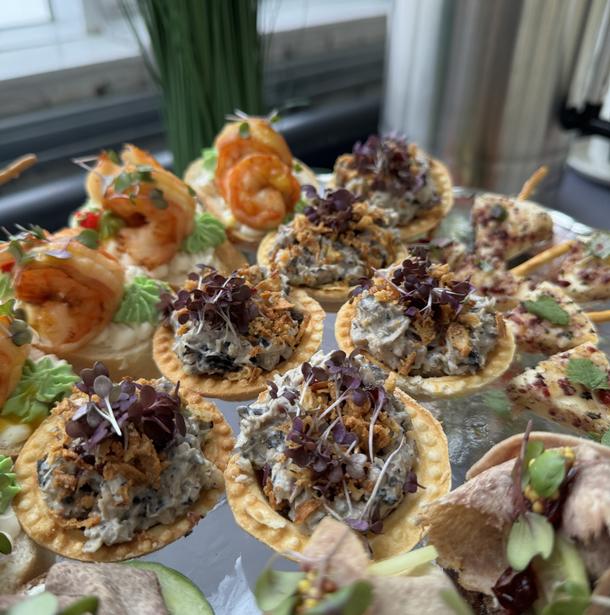 Тарталетка с салатом из цыпленка Тарталетка с салатом из цыпленка