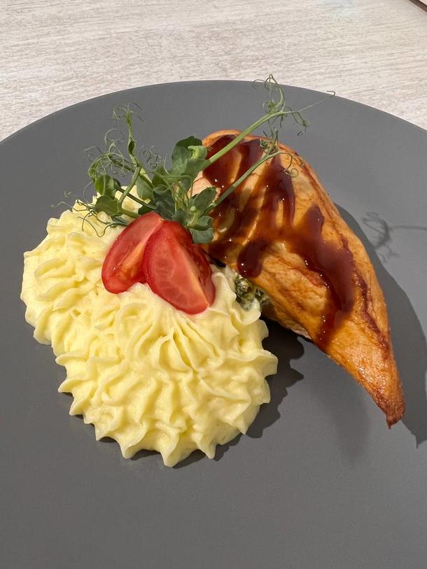 Куриная грудка фаршированная сливочным сыром и шпинатом