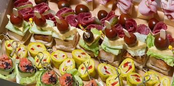 Доставка блюд и напитков на 8 персон