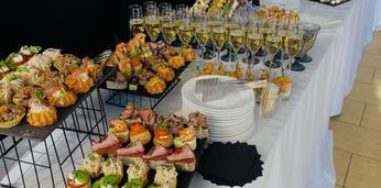Недорогой фуршет с обслуживанием на 30 персон