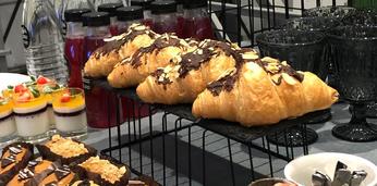 Доставка фуршета с десертами на 12 персон